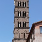 Turm mit bunten Punkten Turm mit bunten Punkten
